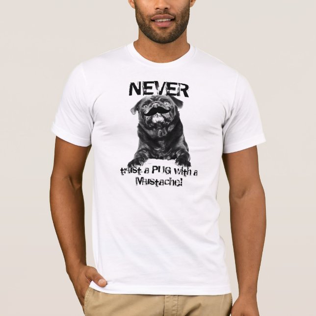 T-shirt Pug do bigode-- NUNCA confie um PUG com um bigode! (Frente)