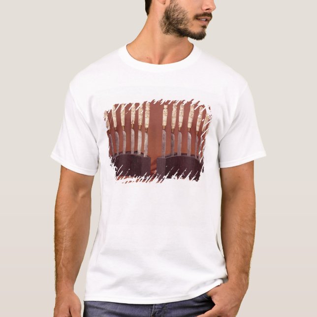T-shirt Punhos cinzelados da faca que mostram monarca (Frente)