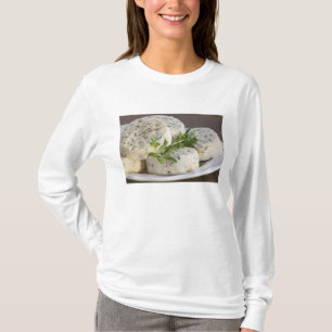 T-shirt Queijo de cabra francês - chevre - com ervas em um