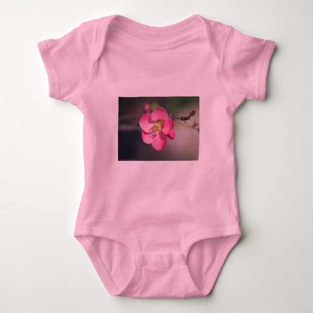 T-shirt Quince Rosa Perfeito em Flor (Frente)