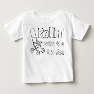T-shirt Rolando com o carrinho engraçado dos meninos