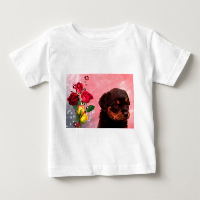 T-shirt Rottweiler Puppy com flores vermelhas e amarelas (Frente)