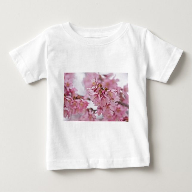 T-shirt Sakura Cherry Blossoms Rosa Pálido (Frente)