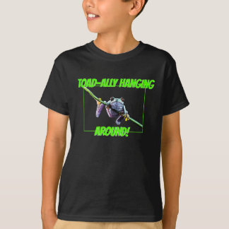 T-shirt sapo-aliado que pendura ao redor