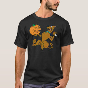 T-shirt Scooby-Doo que cinzela a abóbora