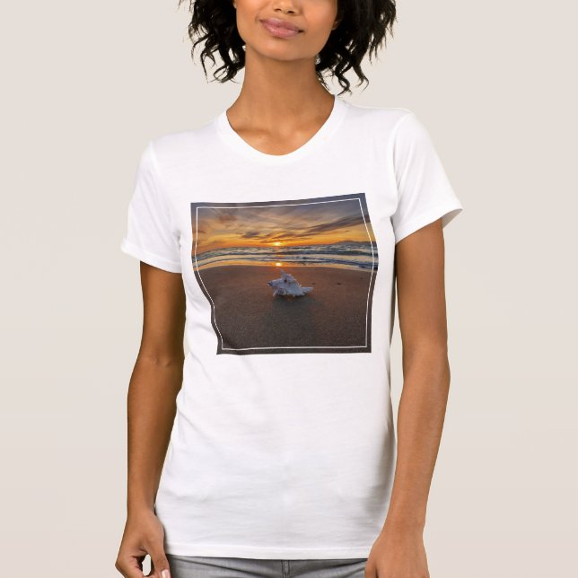 T-shirt Shell Na Praia Ao Sunset| Ilha Kos (Frente)