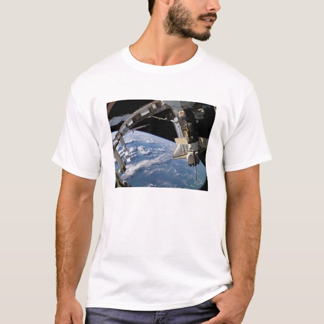 T-shirt Space Shuttle Atlantis e uma espaçonave Soyuz (Frente)
