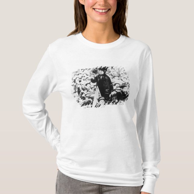 T-shirt Sra. Emmeline Pankhurst Addressing uma multidão (Frente)