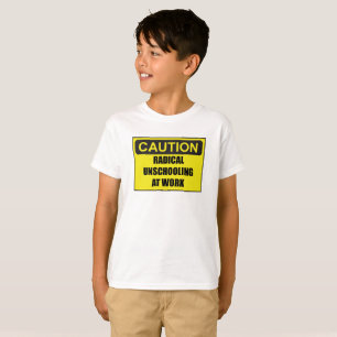 T-shirt T unisex radical de Unschooling do cuidado do