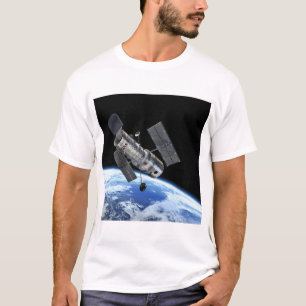 T-shirt Telescópio Espacial Hubble na Terra Orbit Foto da