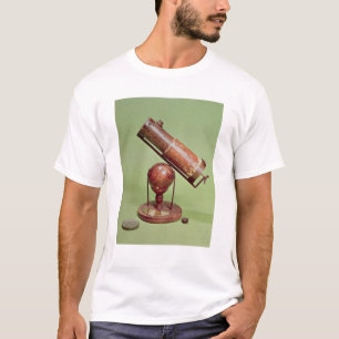 T-shirt Telescópio que pertence ao senhor Isaac Newton