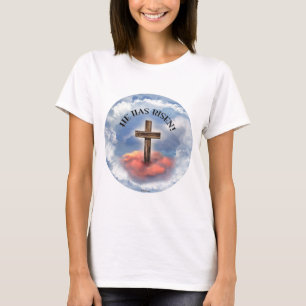 T-shirt Tem a cruz áspera aumentada com nuvens