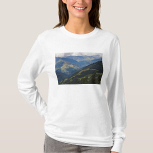 T-shirt Terras agrícolas e aldeia no Himalaia