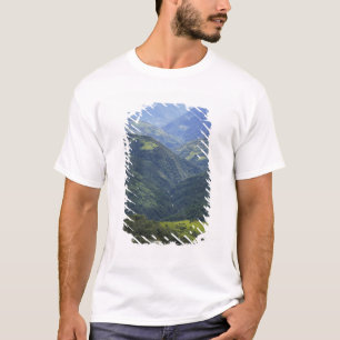 T-shirt Terras agrícolas e floresta do Himalaia no vale de