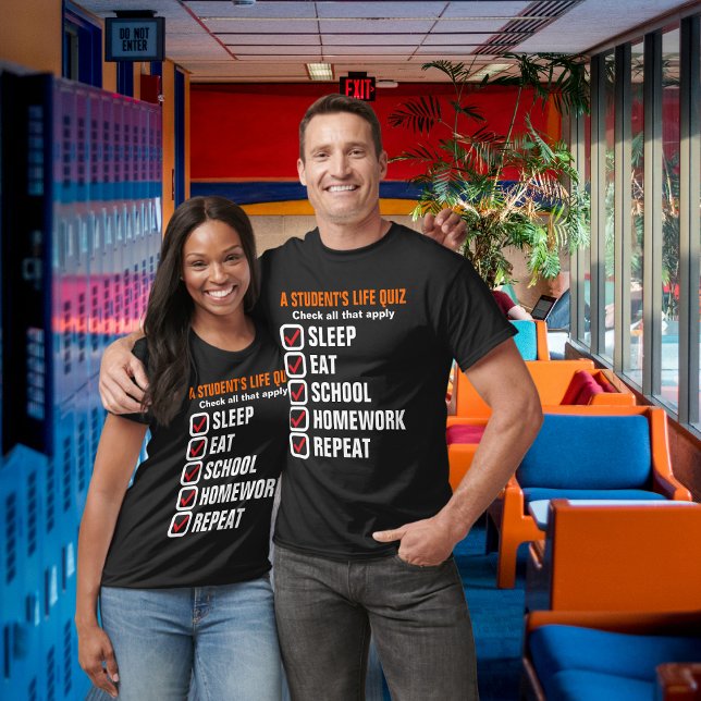 T-shirt Texto personalizável do teste de vida de um aluno (A student's life quiz customizable t-shirt front view.  Customize the text to anything you want.)