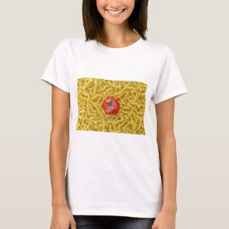 T-shirt Tomate com massa fusilli