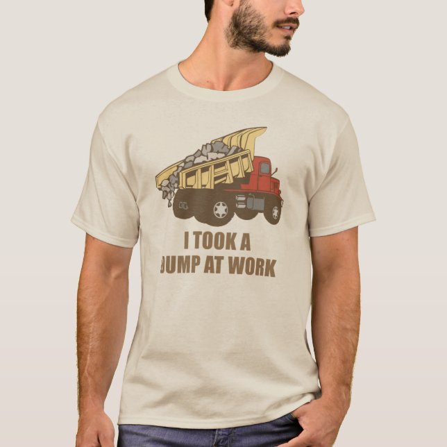 T-shirt Tomou uma descarga no trabalho (Frente)