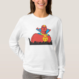 T-shirt Tornado Vermelho Por Trás Da Cityscape