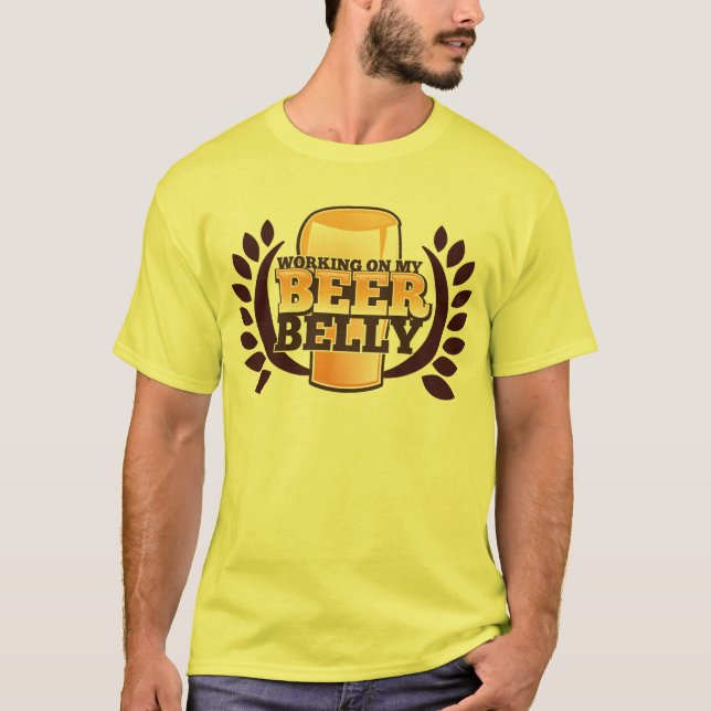T-shirt TRABALHO em MEU design da BARRIGA de CERVEJA (Frente)