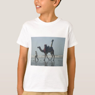 T-shirt Tribal Camel Ride: Areia e Mar Morning