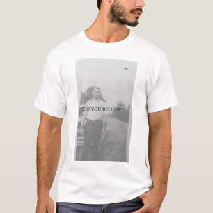 T-shirt UFOs: VOCÊ ACREDITA
