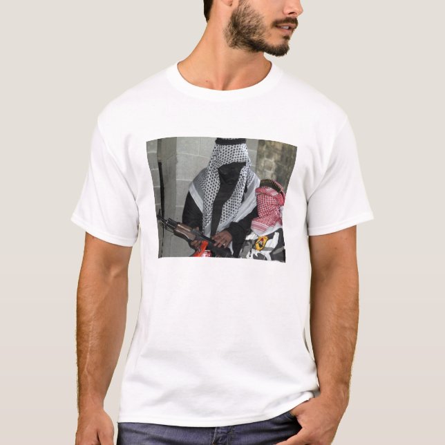 T-shirt Um agressor inimigo que desempenha um papel armou  (Frente)