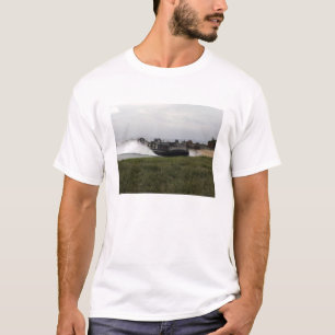 T-shirt Um coxim de ar da barca de descarregamento vem em