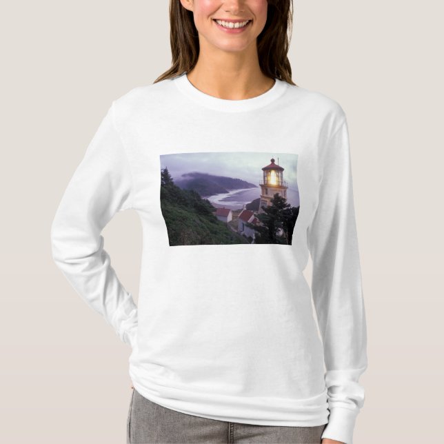 T-shirt Um dia nebuloso na costa do Oregon na Heceta (Frente)