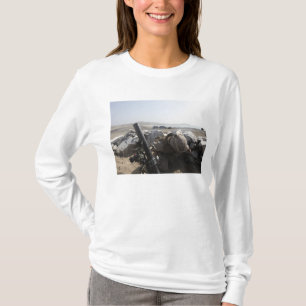 T-shirt Um fuzileiro naval dos E.U. ateia fogo a um