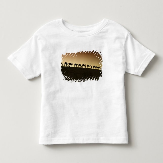 T-shirt Um grupo de pastores de camelos com seus camelos (Frente)