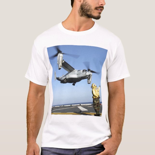 T-shirt Um Osprey MV-22 é lançado do USS Nassau (Frente)
