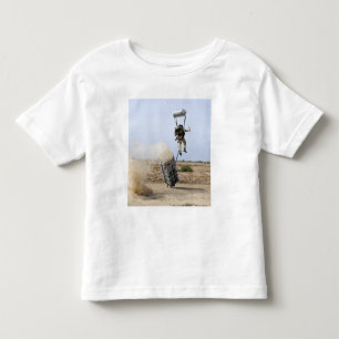 T-shirt Um pararescueman deixa cair na zona