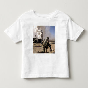T-shirt Um soldado reage ao explos controlados