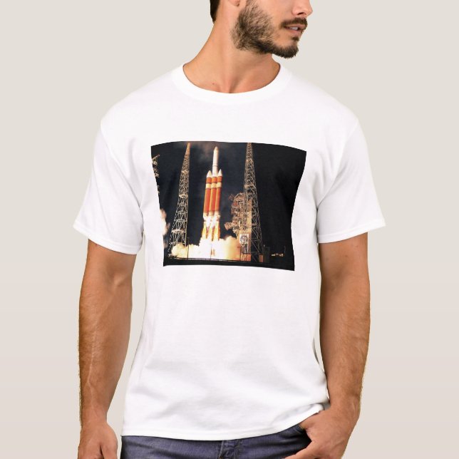 T-shirt Um voo de foguete Delta IV (Frente)