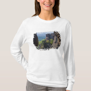 T-shirt Uma caminhada pelas ruínas do Castelo de Belogradc