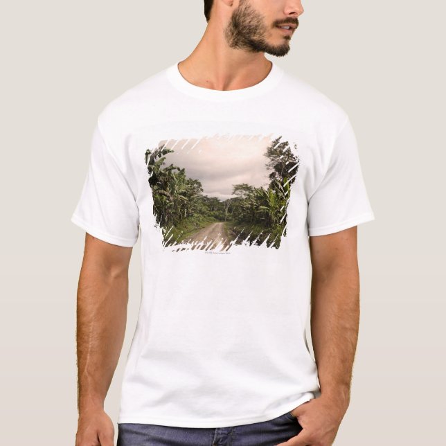 T-shirt Uma estrada remota da selva (Frente)