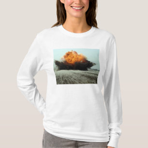 T-shirt Uma explosão entra em erupção