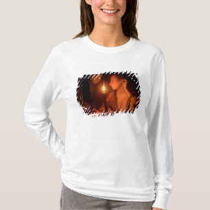 T-shirt Uma senhora Admiração Um Brinco pela luz de vela
