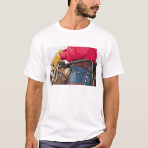 T-shirt Vaqueiro a Cavalo vestindo Chapas de Couro