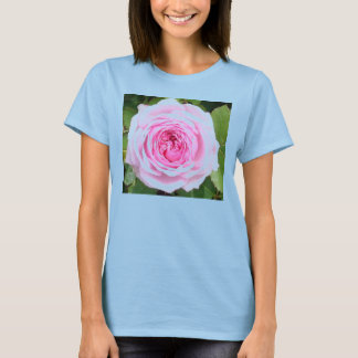T-shirt vestida por rosa