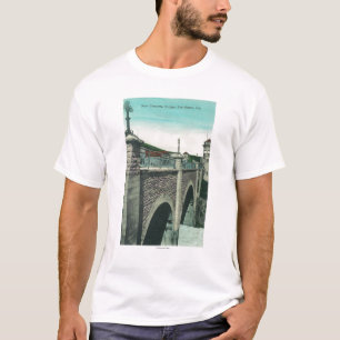 T-shirt Vista de um BridgeLos concreto Gatos, CA
