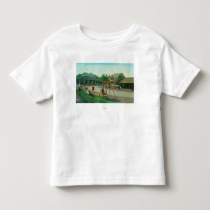 T-shirt Vista do campo de jogos das crianças no Golden