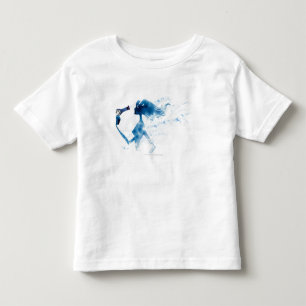 T-shirt Vista lateral da mulher secando cabelos longos