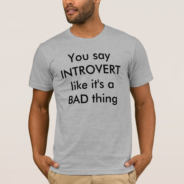 T-shirt Você diz que INTROVERTIDA como ela é uma coisa MÁ (Frente)