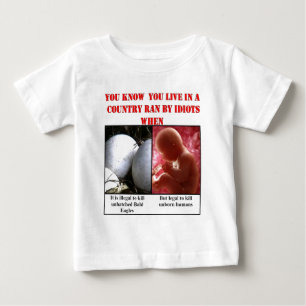 T-SHIRT VOCÊ SABE QUE VOCÊ MORA EM UM PAÍS CORRIDO POR IDI