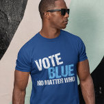 T-shirt Votar Azul Não Importa Quem Democrata<br><div class="desc">Votar Azul Não Importa Quem. Um presente de eleitores legal e democrático com uma citação política engraçada. Um humor democrático nas eleições sobre o hetero democrata e liberal da América fazer. Necessitamos de qualquer um, exceto de um republicano no cargo, para as eleições presidenciais e para as eleições a médio...</div>