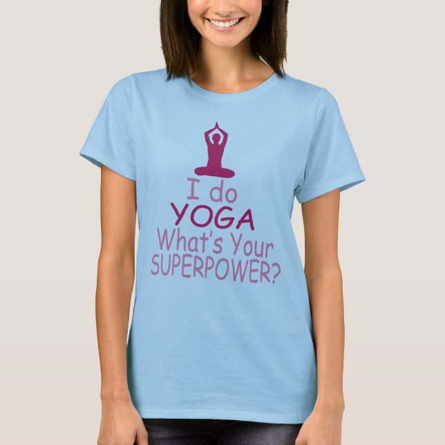 T-shirt Yoga feminino: Eu faço yoga que é a sua superpotên (Frente)