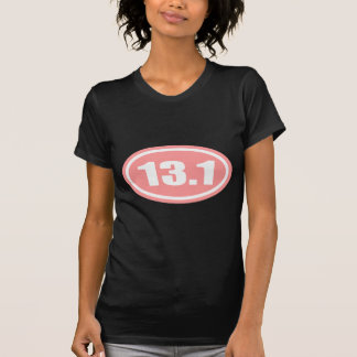 T-shirts 13,1 meio Oval do rosa da maratona