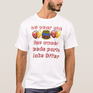T-shirts 40 anos de idade.  Um proprietário.  Precisa de pe