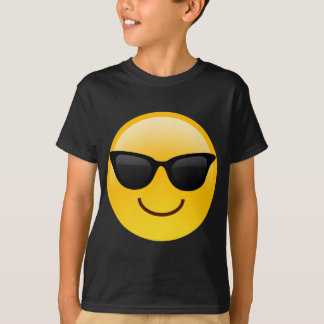 T-shirts A cara de sorriso com óculos de sol refrigera